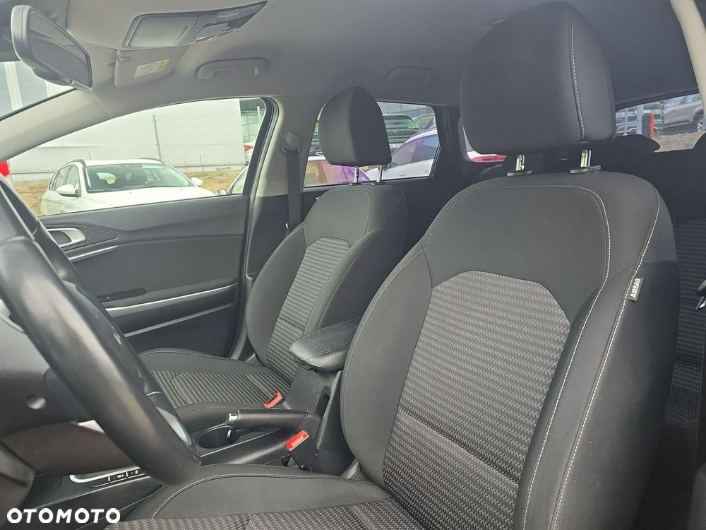 Kia Ceed - 11