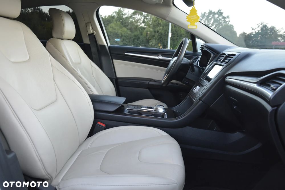 Ford Fusion - 22