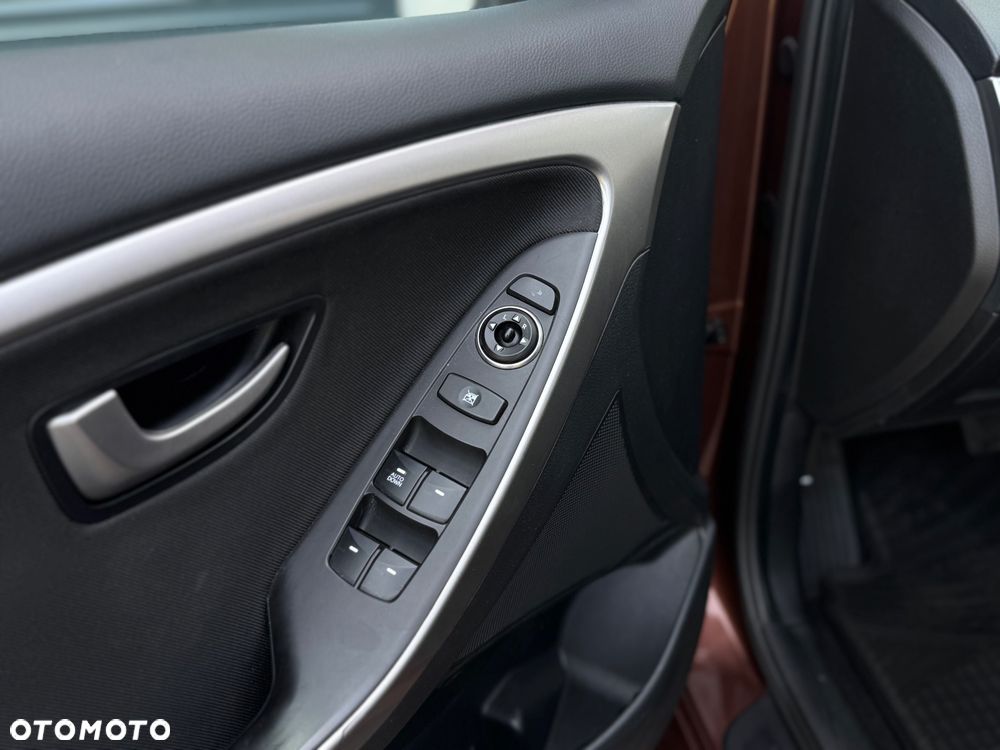 Hyundai i30 i30cw 1.4 Intro Edition - 25