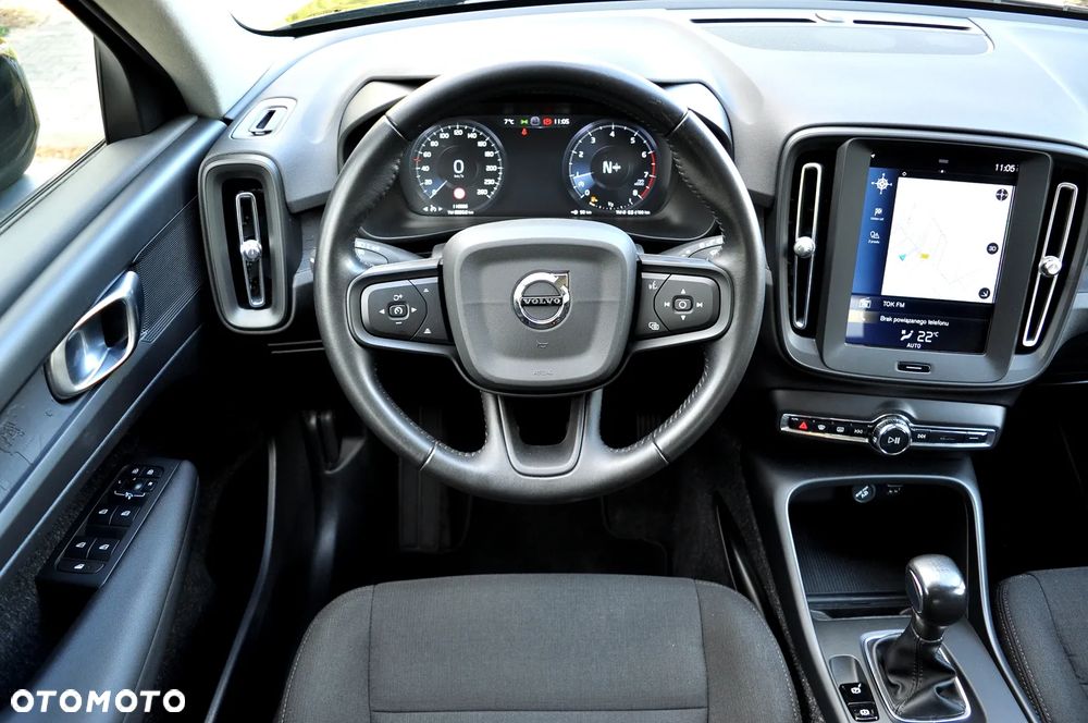 Volvo XC 40 T3 Momentum Pro - 24