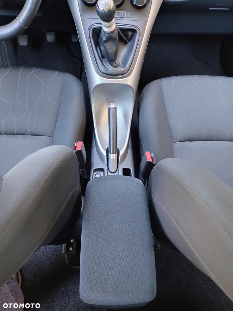 Toyota Auris 1.6 Club - 34