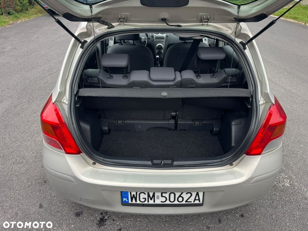 Toyota Yaris - 20