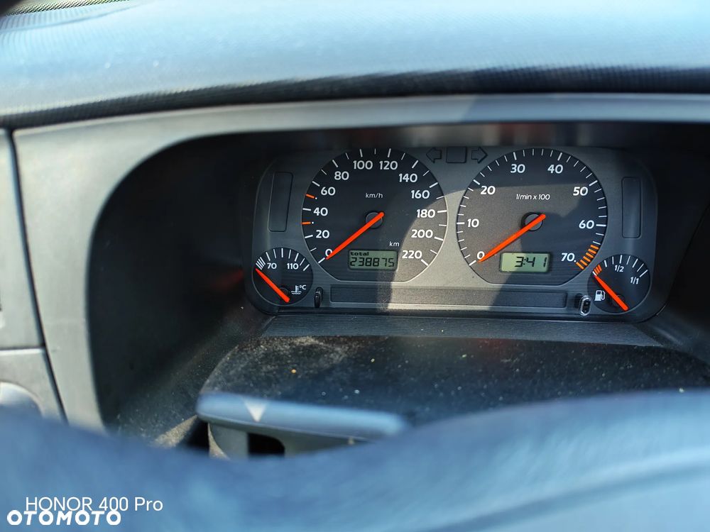 Volkswagen Golf 1.6 - 8