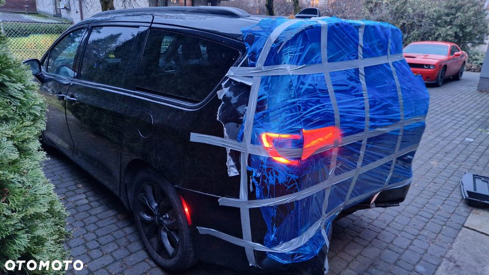 Chrysler Pacifica - 5