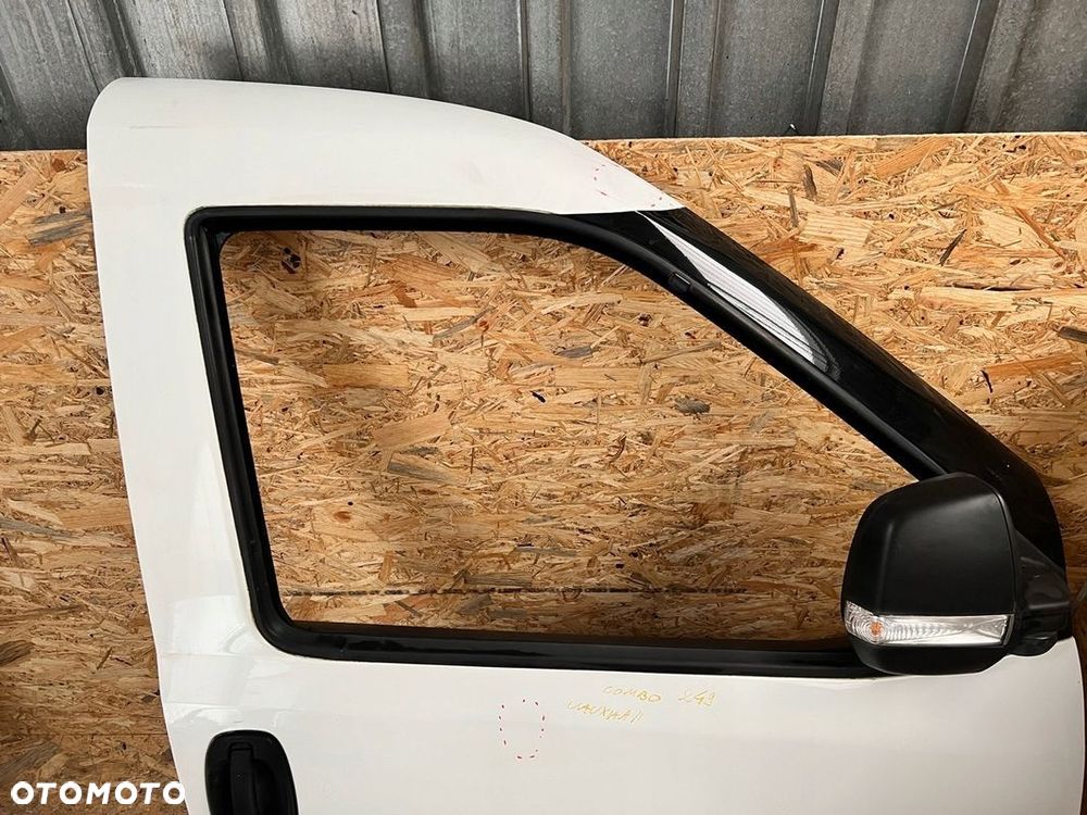 Drzwi PRZEDNIE PRAWE prawy przód OPEL COMBO D Lakier: 249 Lusterko - 2