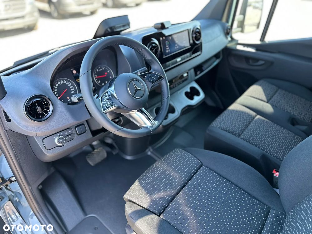 Mercedes-Benz Sprinter - 13