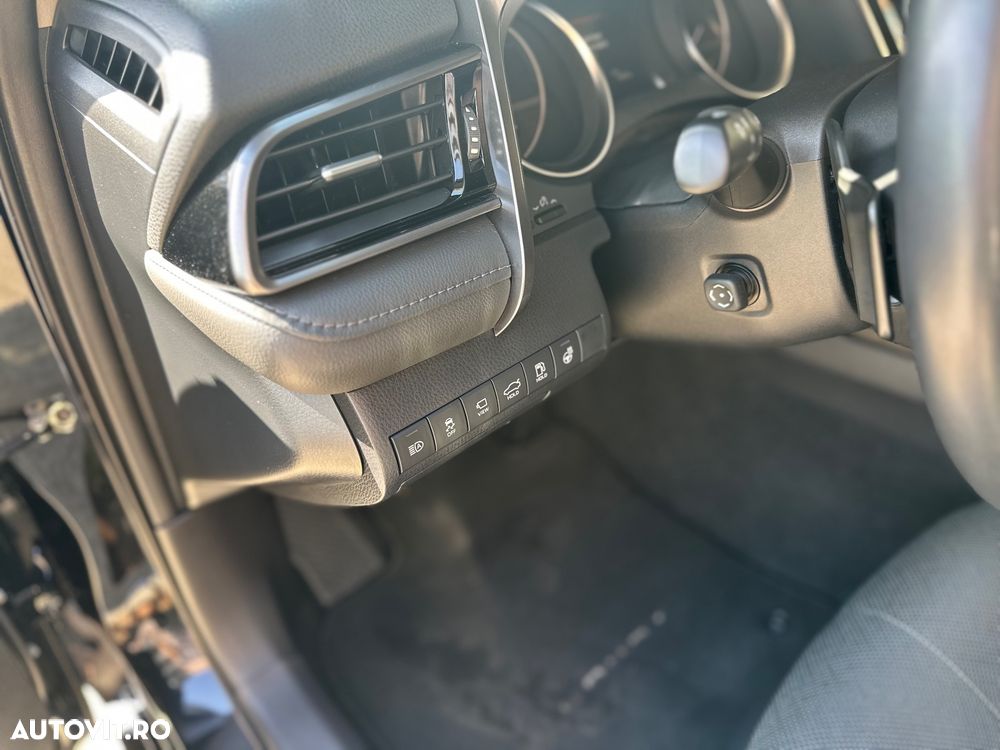 Toyota Camry Luxury - 18