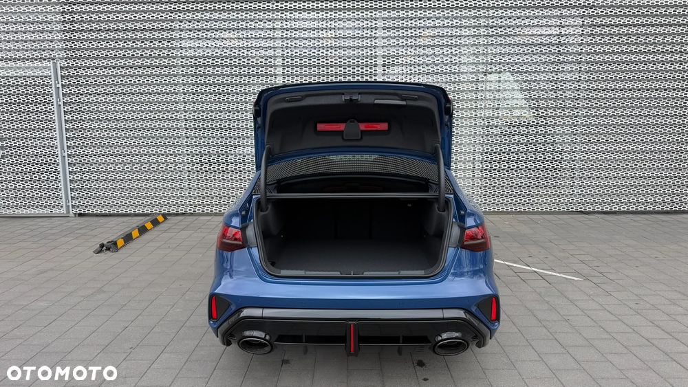 Audi RS3 Limousine - 11