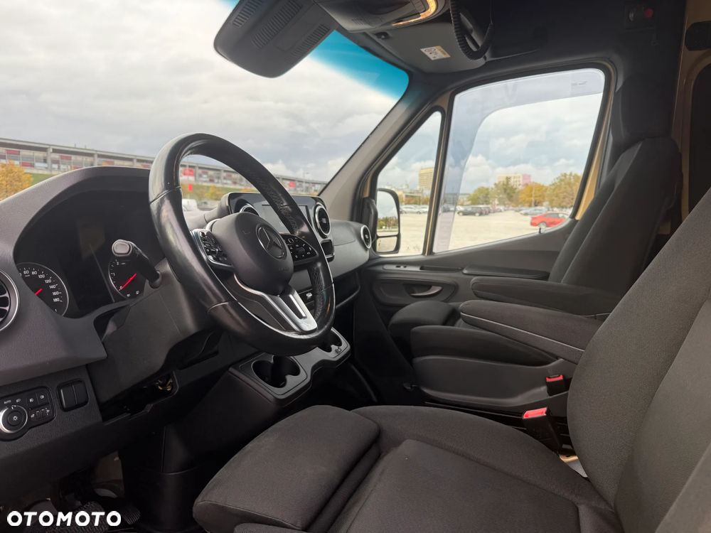 Mercedes-Benz Sprinter - 14