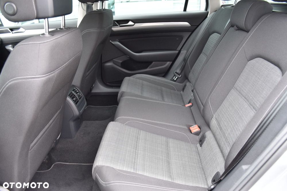 Volkswagen Passat 2.0 TSI Business DSG - 31
