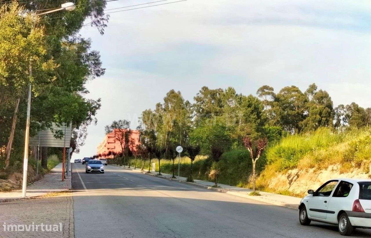 Terreno para construção junto ao centro da cidade de Paredes - Grande imagem: 2/3
