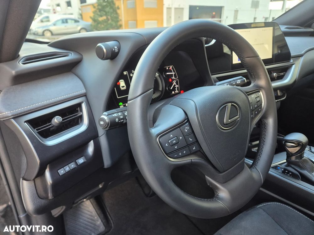 Lexus UX 250h Business Edition - 13