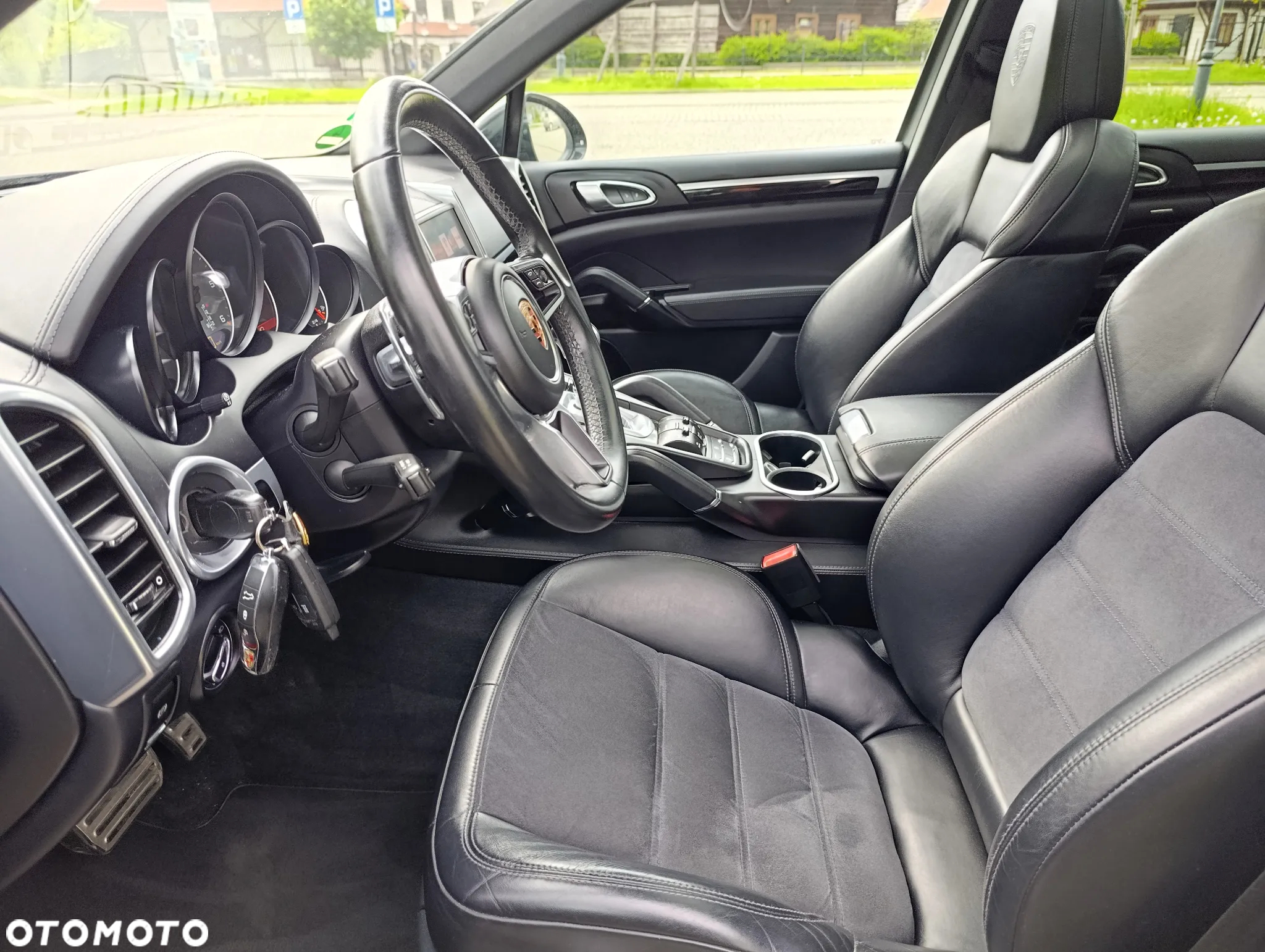 Porsche Cayenne S Diesel Platinum Edition - 12