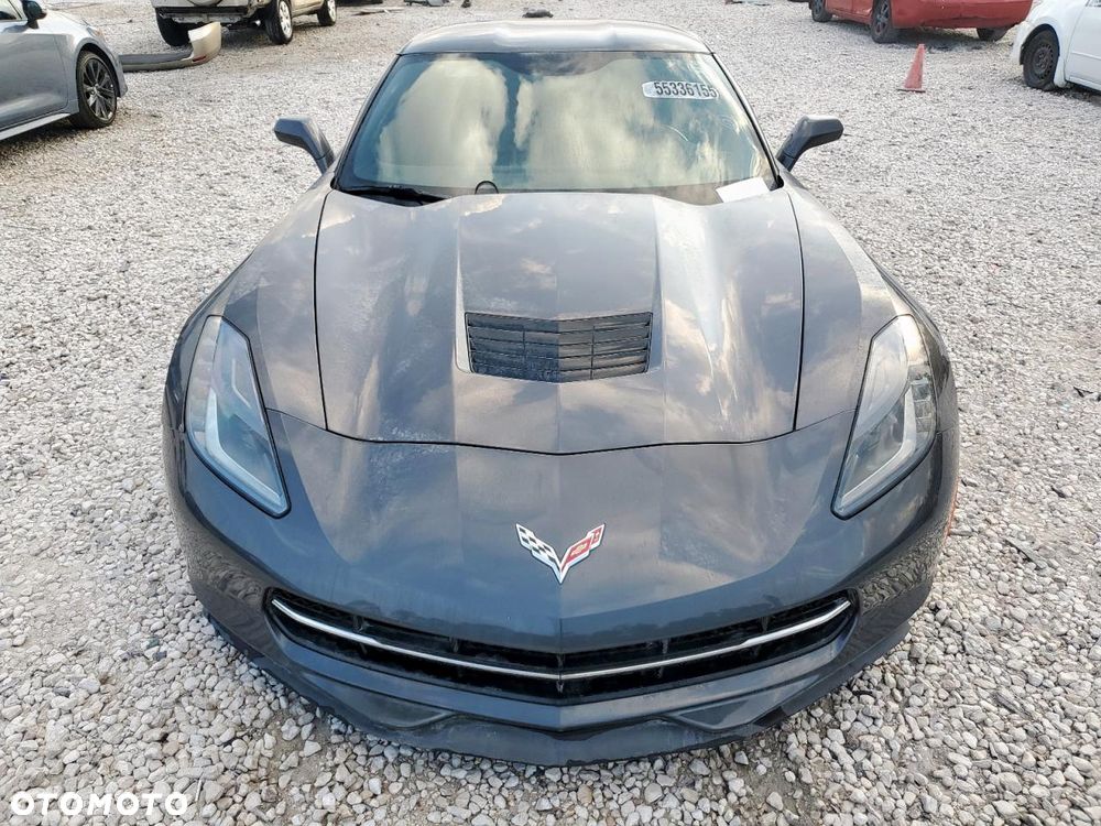 Chevrolet Corvette - 6