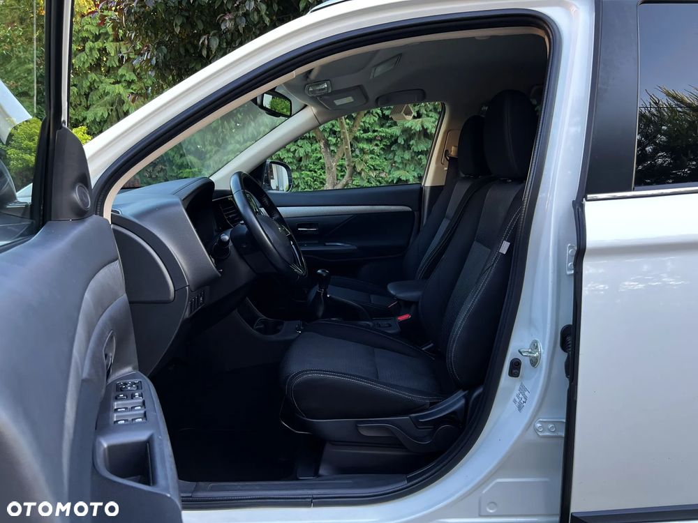 Mitsubishi Outlander 2.0 2WD SUV-Star - 21