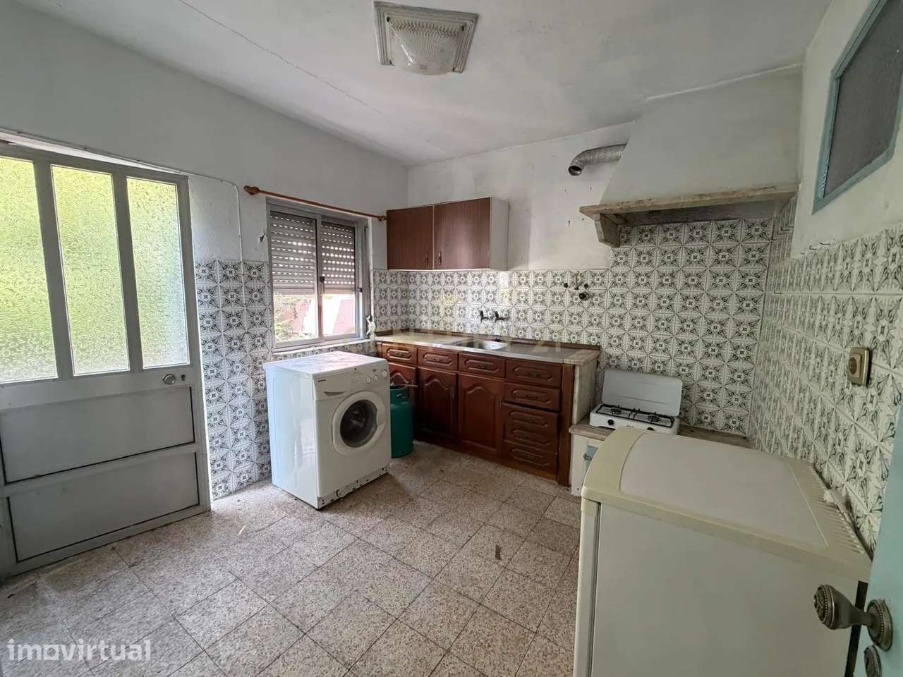 Moradia T2 para Recuperação com Quintal – Excelente Oportunidade de In - Grande imagem: 5/15