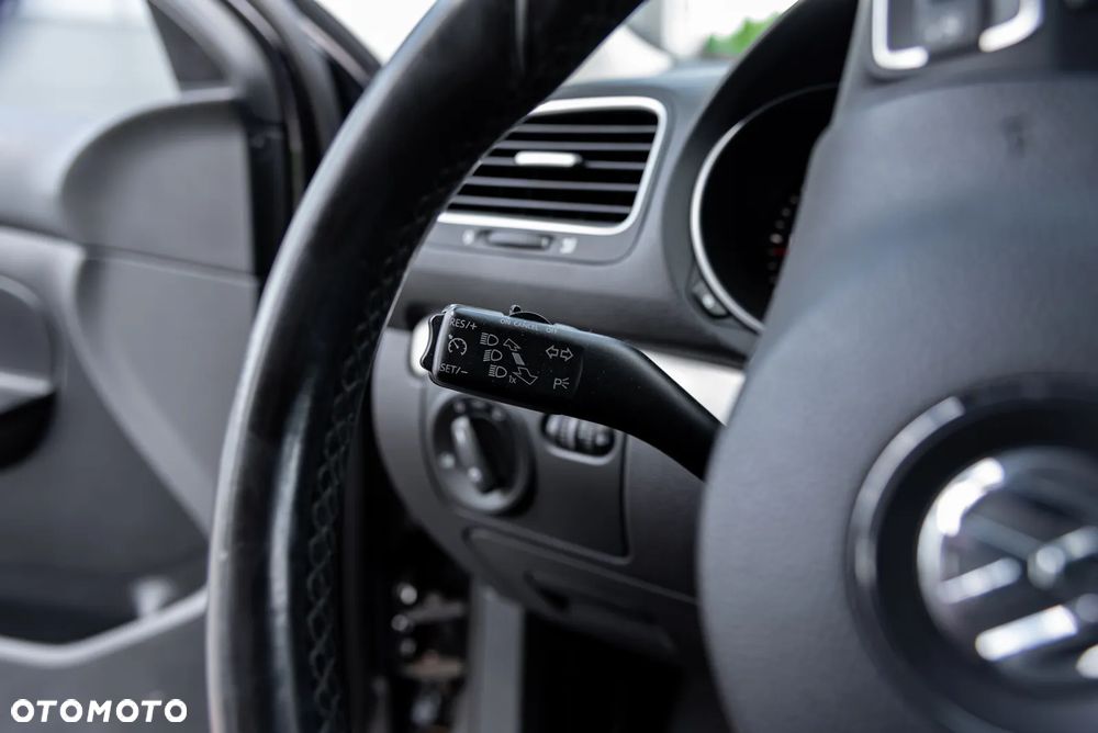 Volkswagen Golf 1.6 TDI DPF BlueMotion Technology Comfortline - 32