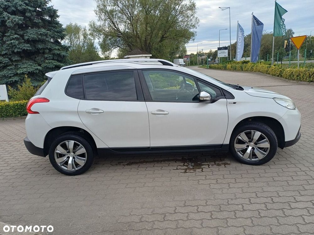 Peugeot 2008 1.2 Pure Tech Style S&S - 8