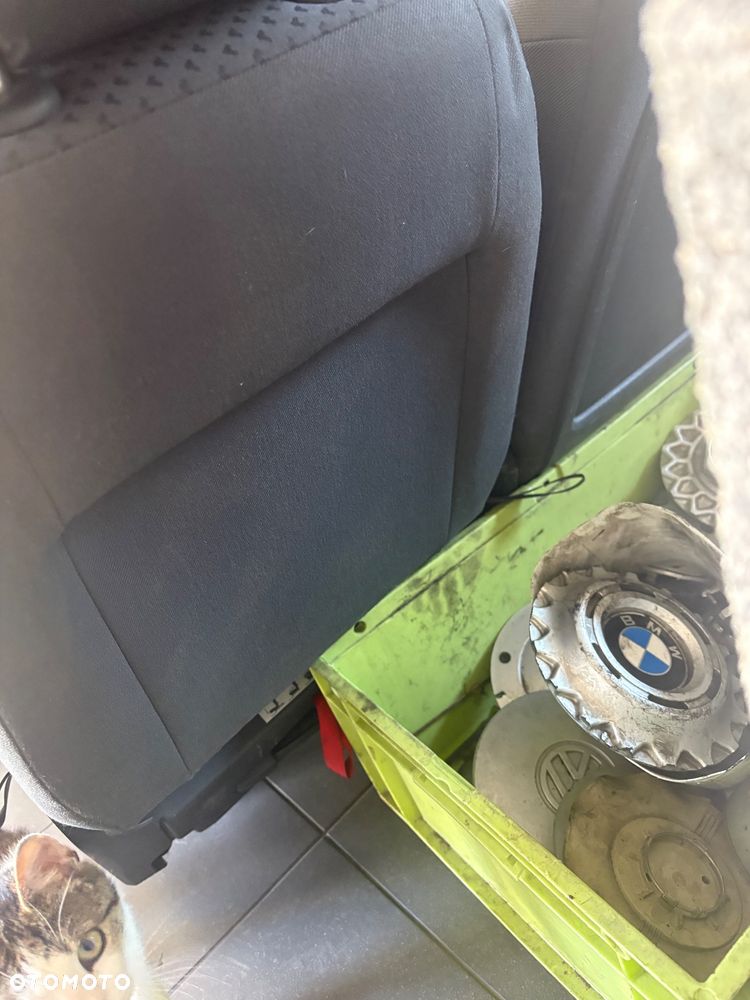 Tylne fotele VW Touran T1 - 7