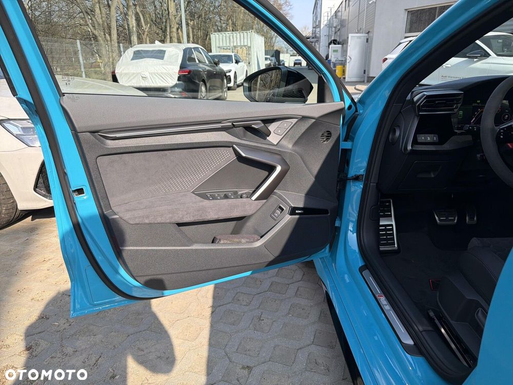 Audi RS3 Limousine - 11