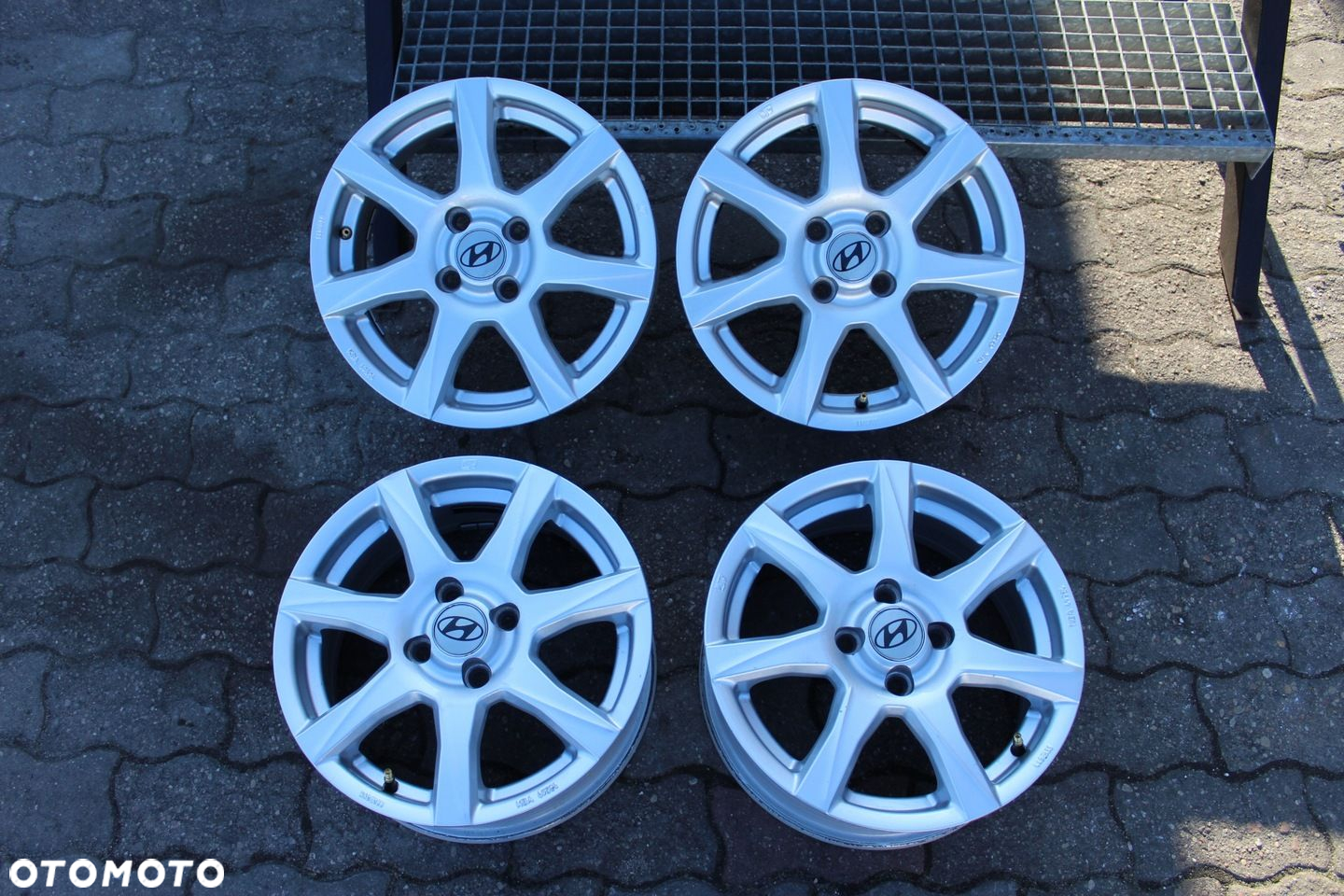 OZ HYUNDAI i10 15cali 4x100 ET47 6J TPMS - 2