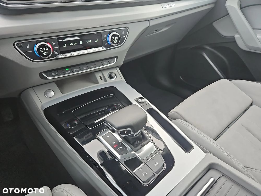 Audi Q5 50 TFSIe quattro S tronic S line business - 17