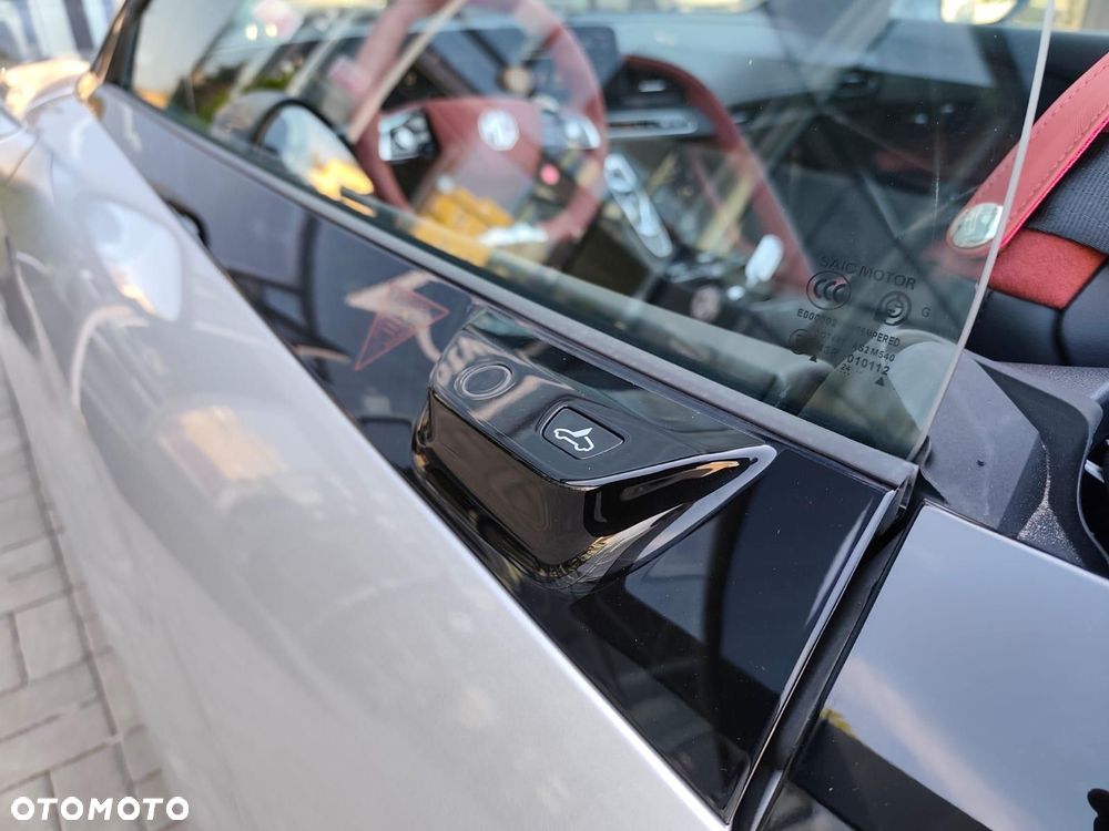MG Cyberster 77kWh AWD Czerwony Dach - 12