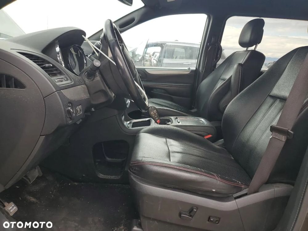 Dodge Grand Caravan - 8