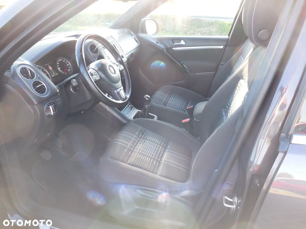 Volkswagen Tiguan 2.0 TDI SCR BlueMotion Technology Lounge Sport & Style - 18