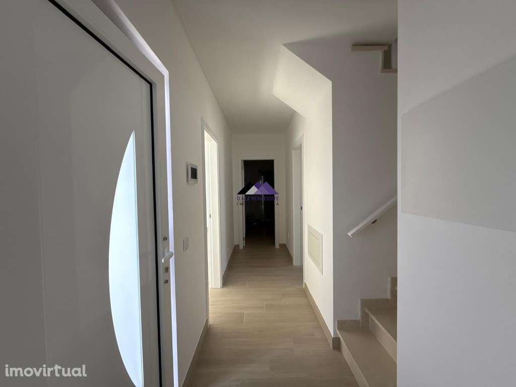 Moradia T0+4 com Garagem e Acesso Direto à Praia - Manta Rota - Grande imagem: 5/59