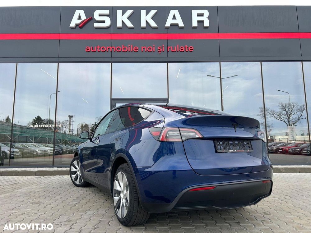 Tesla Model Y Long Range Dual Motor AWD - 9