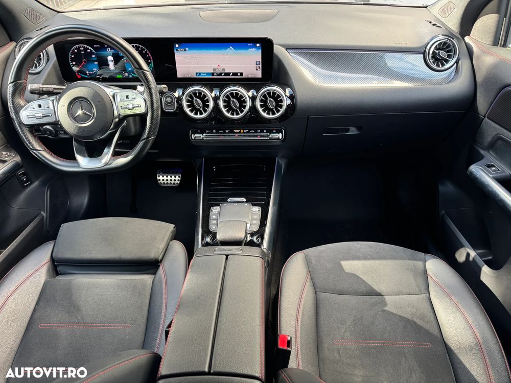 Mercedes-Benz GLA - 12