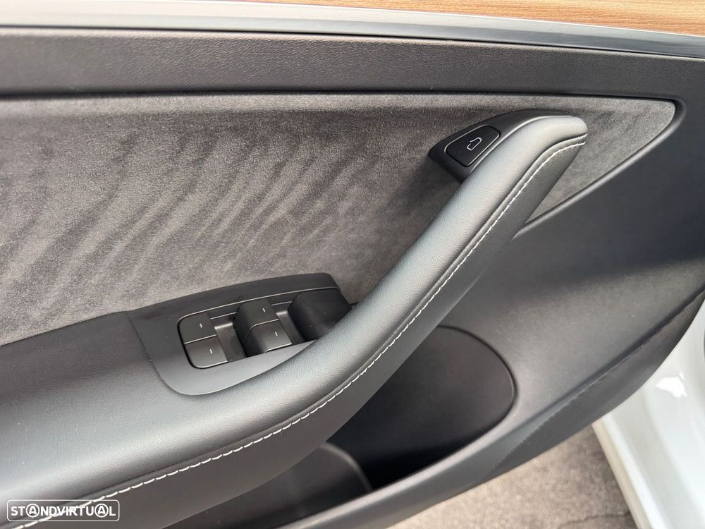 Tesla Model 3 Long Range Tração Traseira - 16