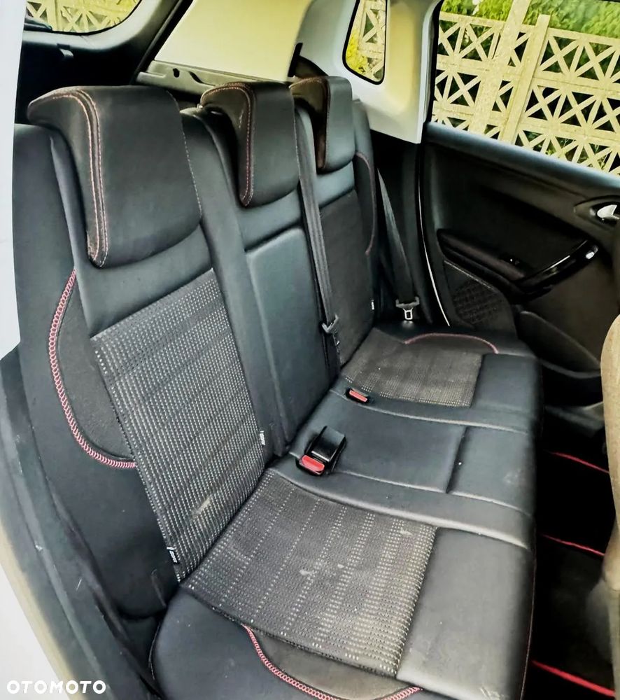 Peugeot 2008 1.2 Pure Tech GPF Allure S&S - 6