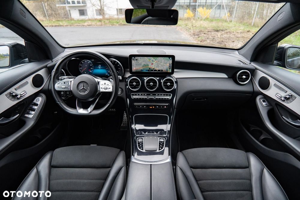 Mercedes-Benz GLC 300 4Matic 9G-TRONIC AMG Line - 11
