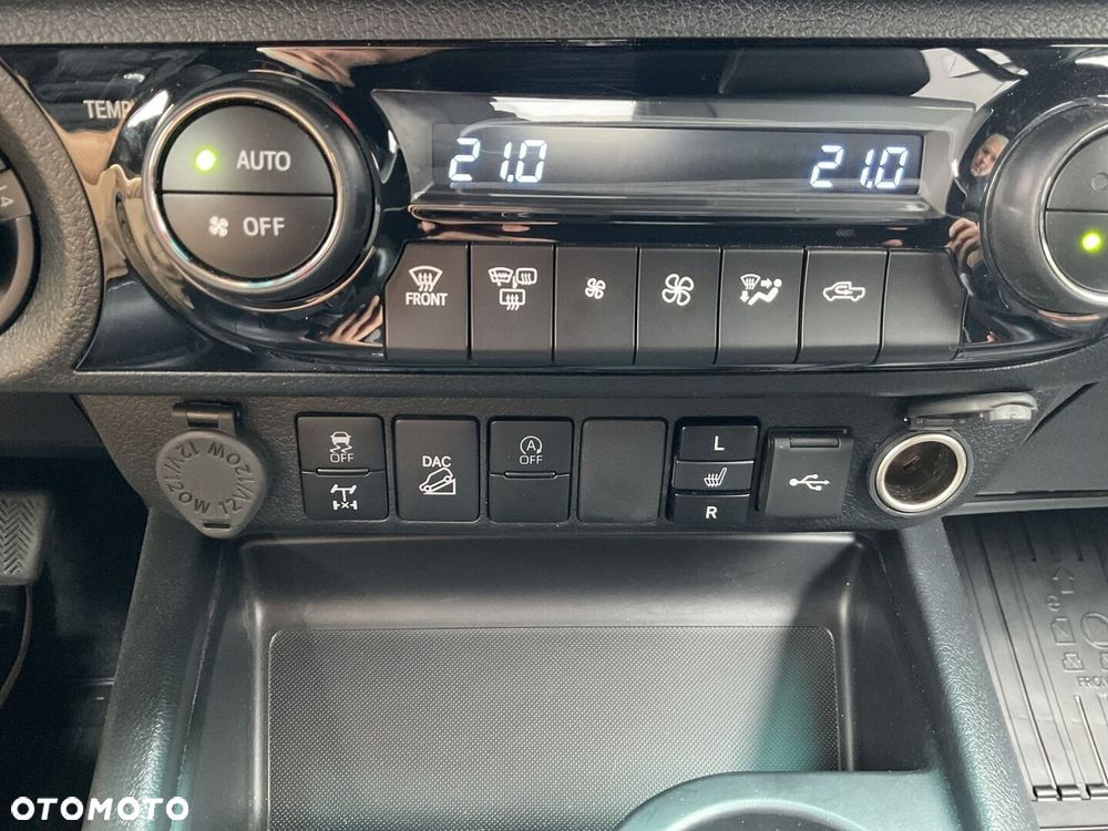 Toyota Hilux 2.8 D-4D mHEV Double Cab Invincible 4x4 - 19