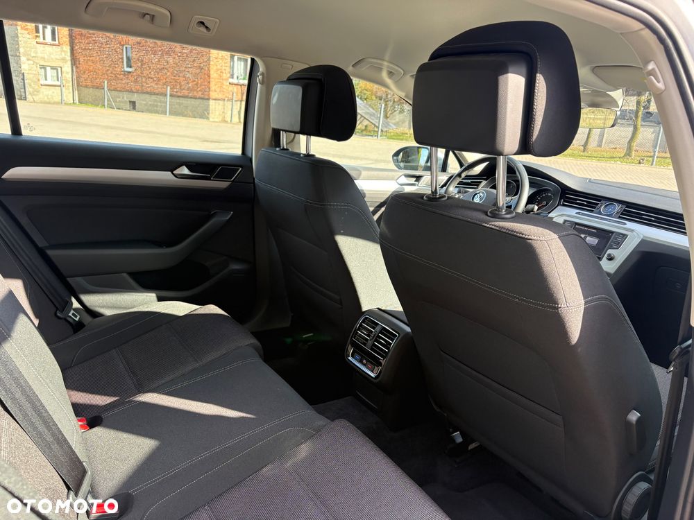 Volkswagen Passat 2.0 TDI SCR Business - 14