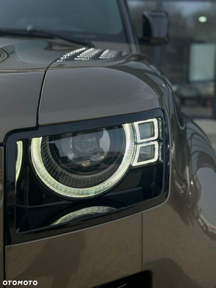 Land Rover Defender - 8