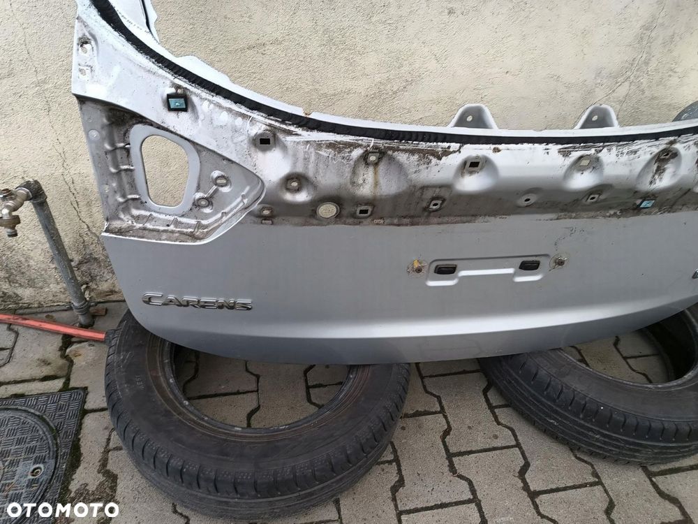 klapa bagażnika kia carens iv - 2