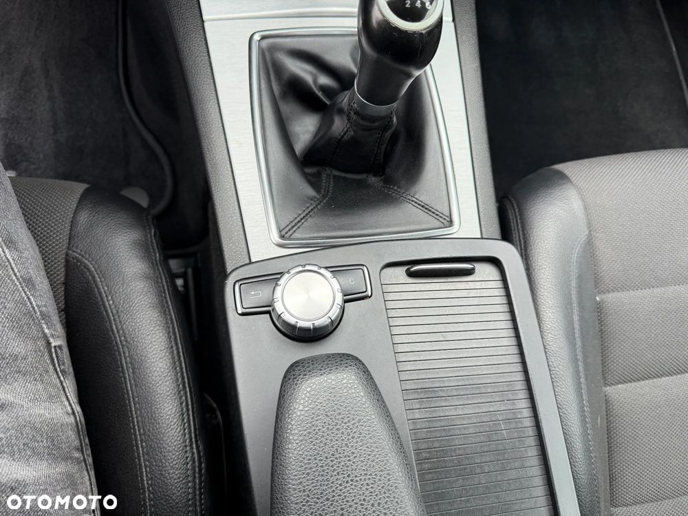 Mercedes-Benz Klasa C 180 BlueEFFICIENCY - 31