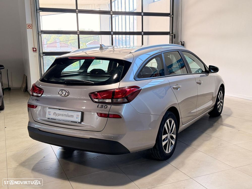 Hyundai i30 1.6 CRDI Comfort+Navi - 6