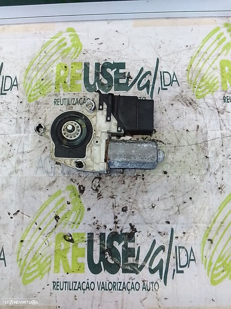 Motor De Elevador Tr Dta Volkswagen Golf Iv (1J1) - 1