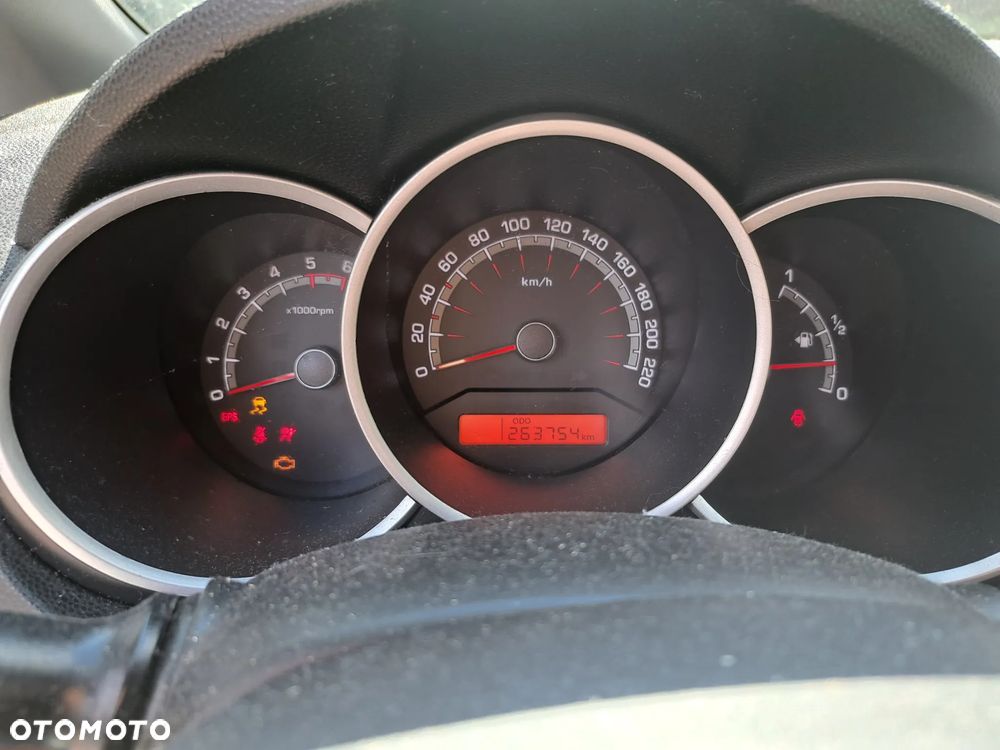 Kia Venga 1.6 CRDi M - 8
