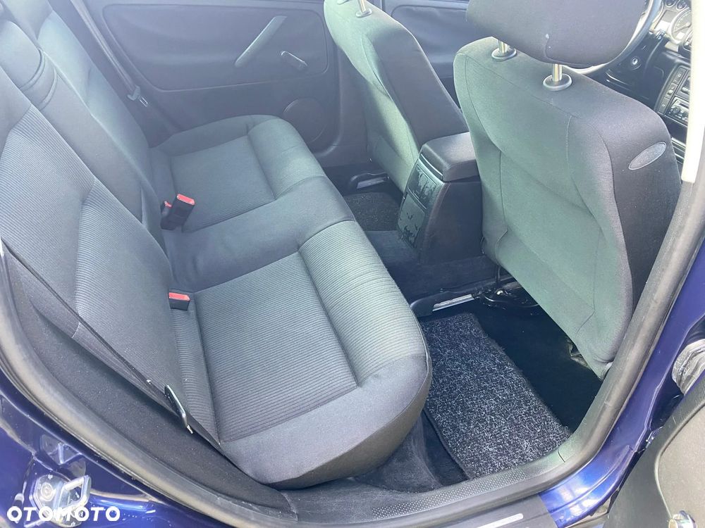 Volkswagen Passat - 20