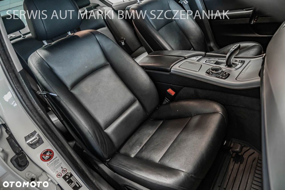 BMW Seria 5 520d xDrive - 32