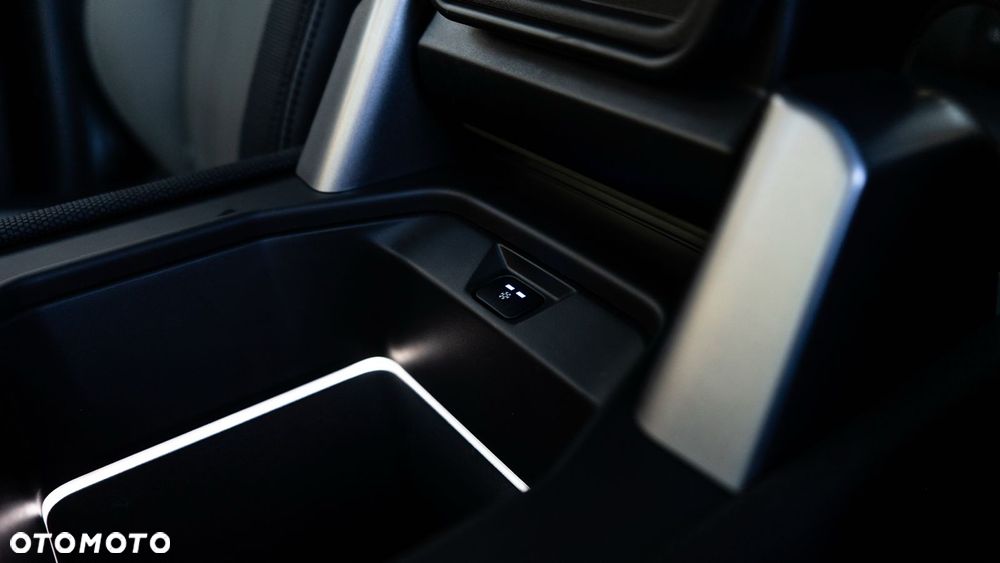 Land Rover Defender - 12