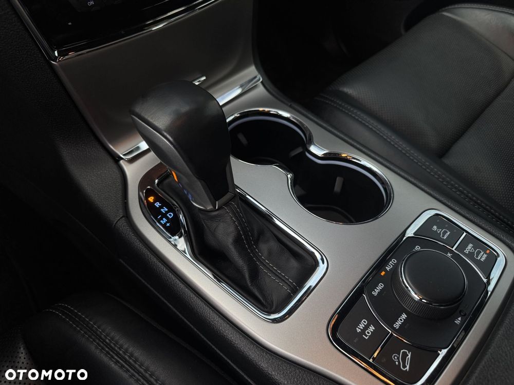 Jeep Grand Cherokee - 25