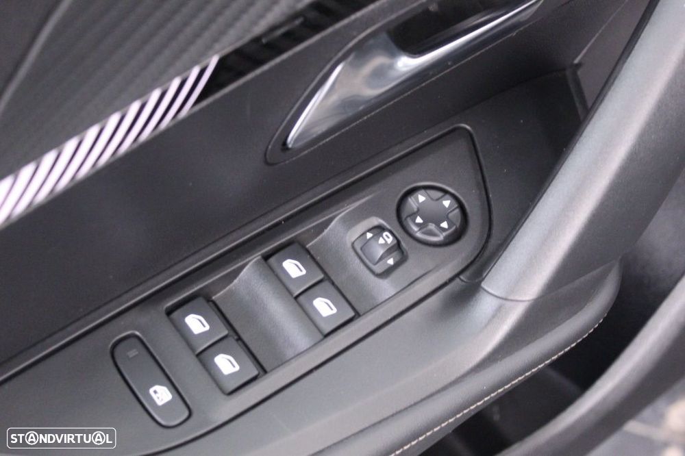 Peugeot 2008 1.2 Hybrid Allure e-DCS6 - 22