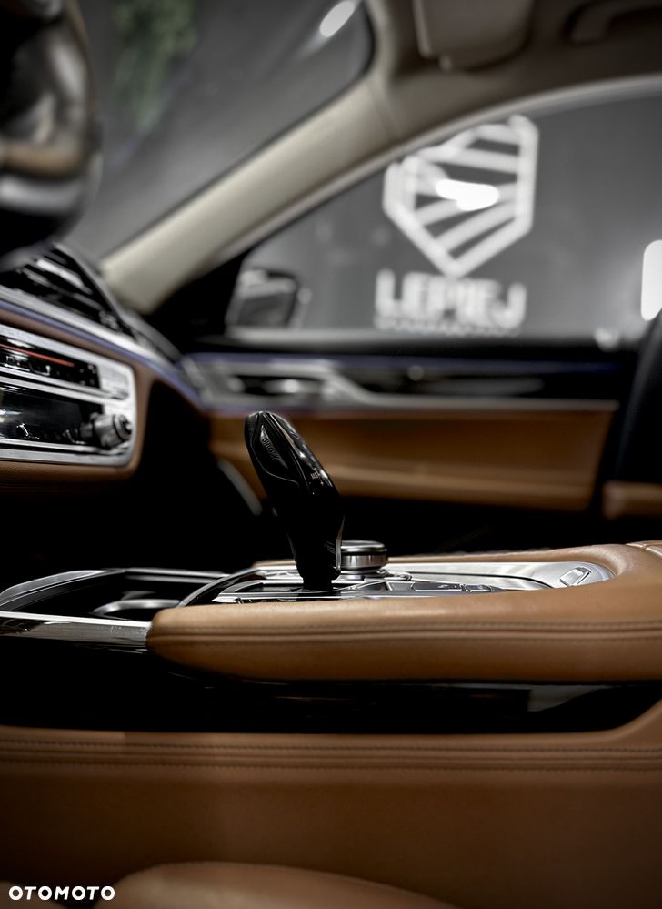 BMW Seria 7 - 12