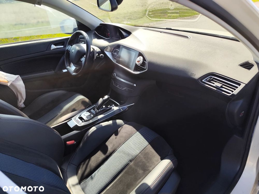Peugeot 308 1.2 PureTech Allure S&S EAT8 - 10